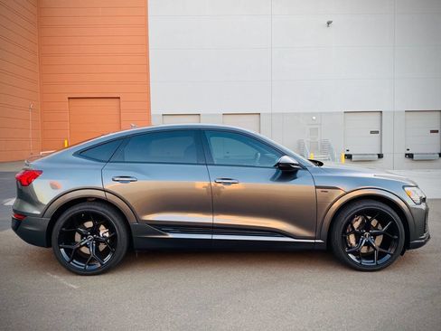 Used 2024 Audi Q8 e-tron Premium image 4