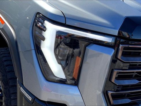 Used 2024 GMC Sierra 2500 AT4X image 28