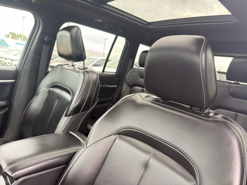 Used 2025 Jeep Grand Cherokee Limited w/ Black Appearance Package AWD/4WD image 24