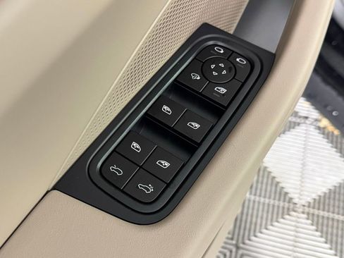 New 2025 Porsche Macan Electric image 27