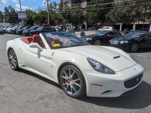 Used 2013 Ferrari California RWD image 12