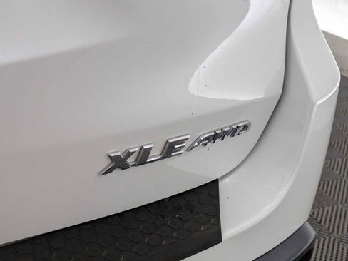 Used 2018 Toyota Highlander XLE image 12