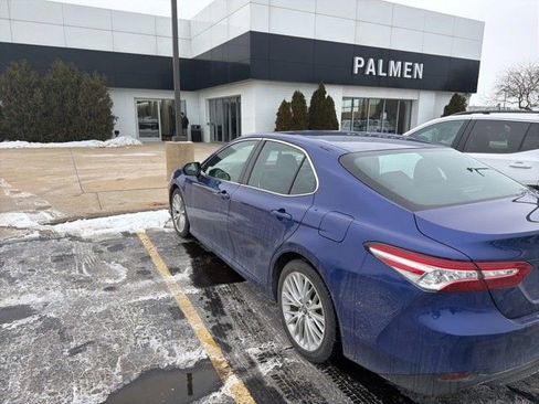 Used 2018 Toyota Camry XLE image 3