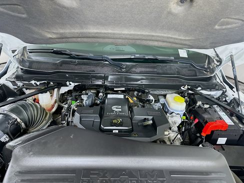 Used 2024 RAM 2500 Laramie image 32