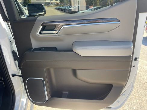 Used 2022 Chevrolet Silverado 1500 LTZ w/ Technology Package image 18