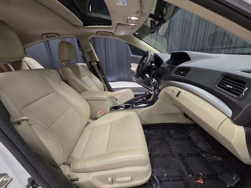 Used 2017 Acura ILX w/ Premium Package image 2