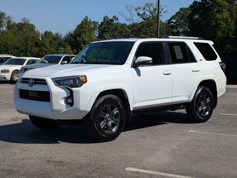 Used 2022 Toyota 4Runner SR5 Premium w/ Moonroof Package RWD image 5