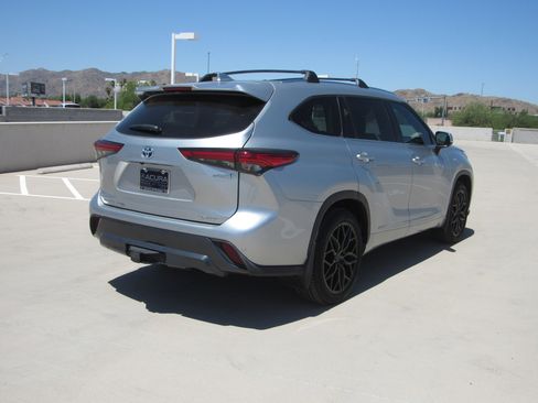 Used 2021 Toyota Highlander Limited AWD/4WD image 5