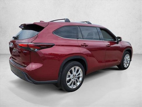 Used 2026 Toyota Highlander Limited AWD/4WD image 5