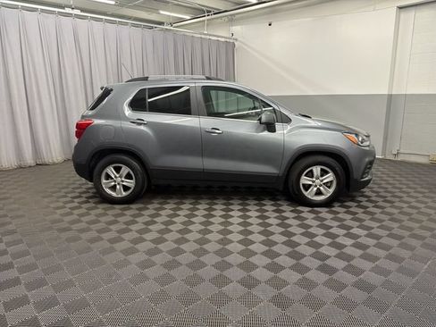 Used 2019 Chevrolet Trax LT w/ LT Convenience Package FWD image 4