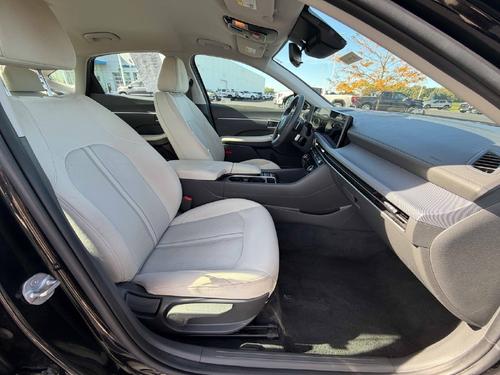 Used 2025 Hyundai Sonata SEL FWD image 23
