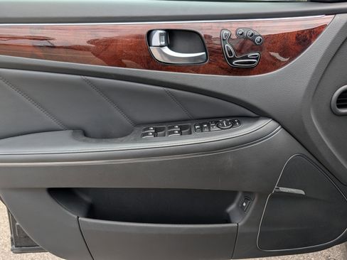 Used 2014 Hyundai Equus Signature RWD image 19