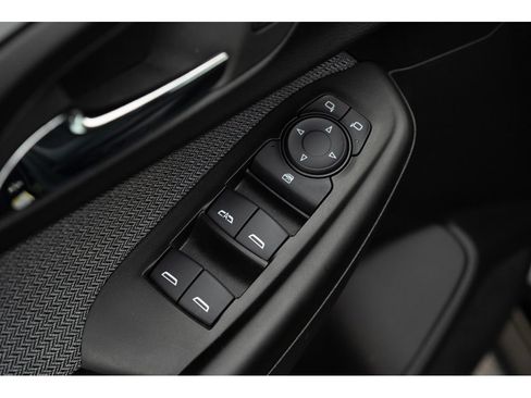 Used 2023 Chevrolet TrailBlazer LT FWD image 14