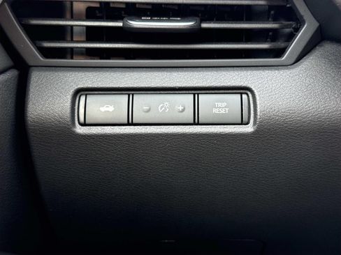 Used 2025 Nissan Altima 2.5 SV FWD image 19