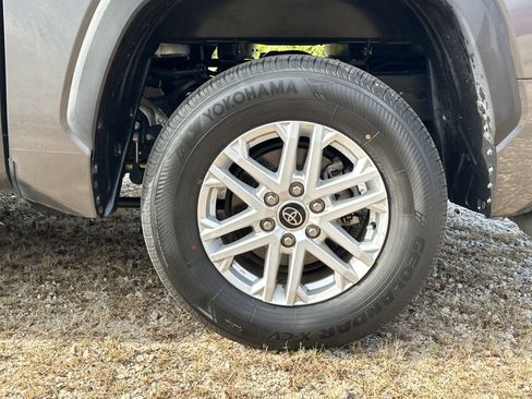 Used 2022 Toyota Tundra SR5 w/ Convenience Package image 19