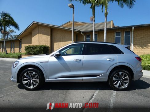 Used 2021 Audi e-tron Premium Plus AWD/4WD image 14