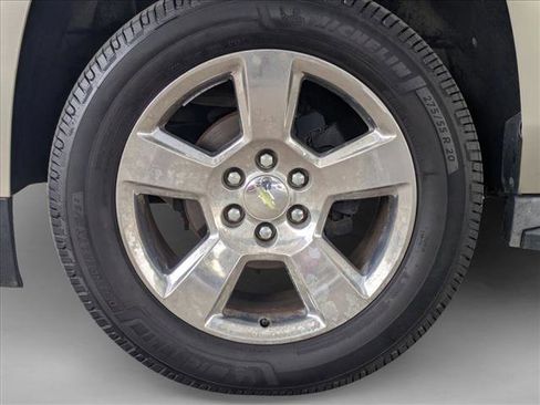 Used 2015 Chevrolet Suburban LT w/ Luxury Package image 10