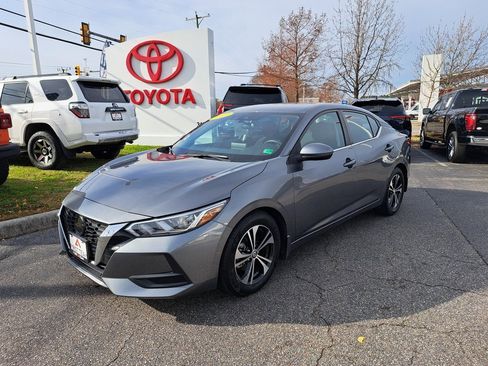 Used 2022 Nissan Sentra SV image 2