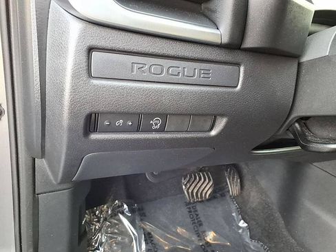 Used 2023 Nissan Rogue S AWD/4WD image 12