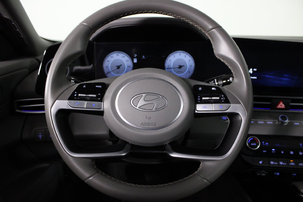 Certified 2025 Hyundai Elantra SEL FWD image 10