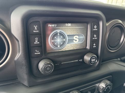 Used 2018 Jeep Wrangler Unlimited Sport image 27