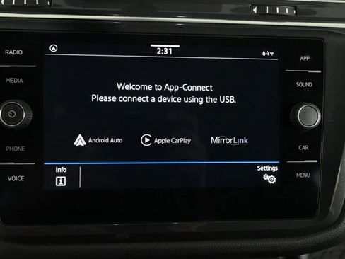 Used 2021 Volkswagen Tiguan SE w/ Panoramic Sunroof Package image 6