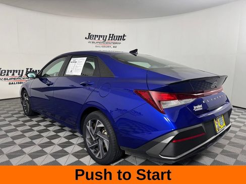 Used 2025 Hyundai Elantra Sport FWD image 10