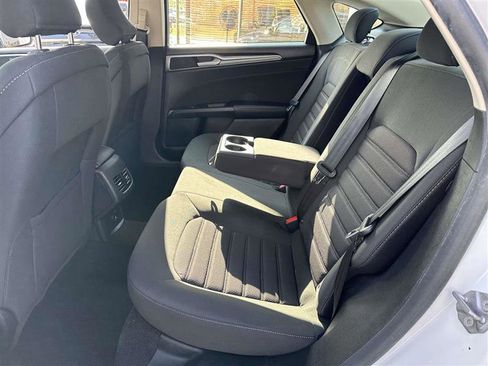 Used 2019 Ford Fusion SE image 11