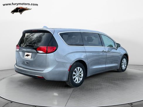 Used 2019 Chrysler Pacifica Touring Plus w/ Advanced Safetytec Group image 3