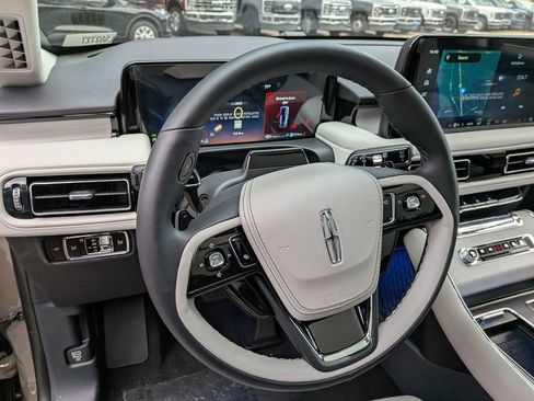 New 2026 Lincoln Aviator Reserve w/ Luxury Package image 17