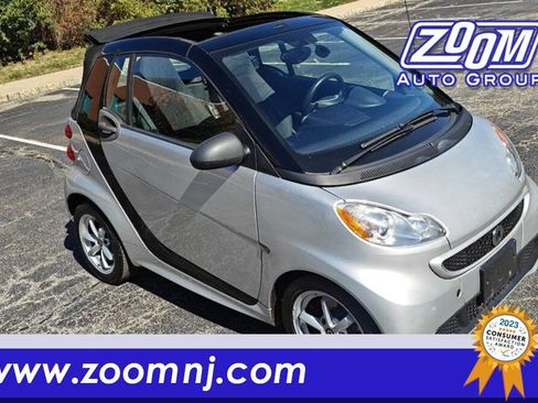 Used 2015 smart fortwo passion RWD image 1