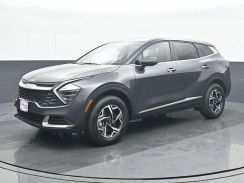 Used 2024 Kia Sportage LX image 2