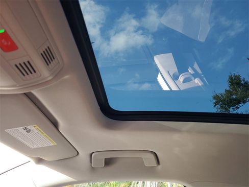 New 2026 Volkswagen Taos SE image 31