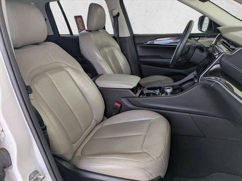 Used 2022 Jeep Grand Cherokee Laredo w/ Luxury Tech Group I AWD/4WD image 20