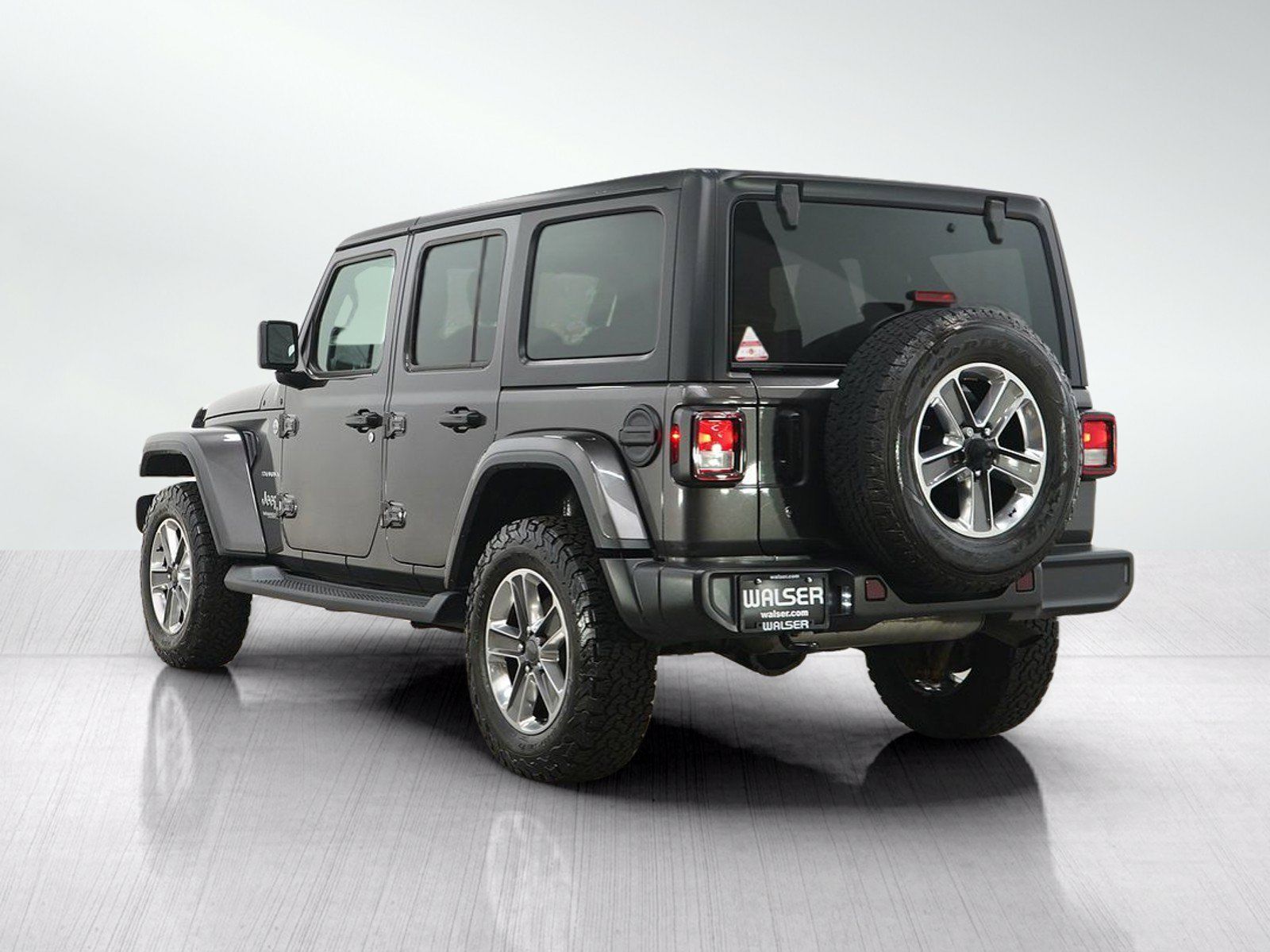 Used 2019 Jeep Wrangler Unlimited Sahara w/ Uconnect 4C Nav & Sound Group AWD/4WD image 4