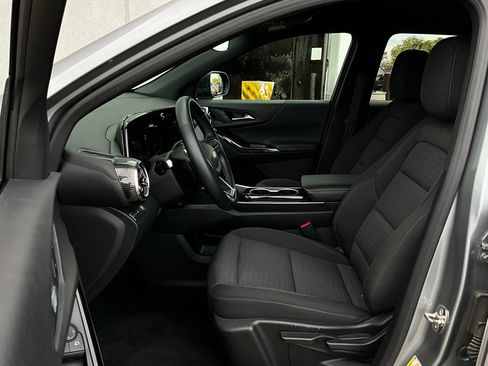 Used 2025 Chevrolet Equinox LT image 10