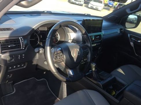 Used 2023 Lexus GX 460 w/ Black Line Special Edition AWD/4WD image 12