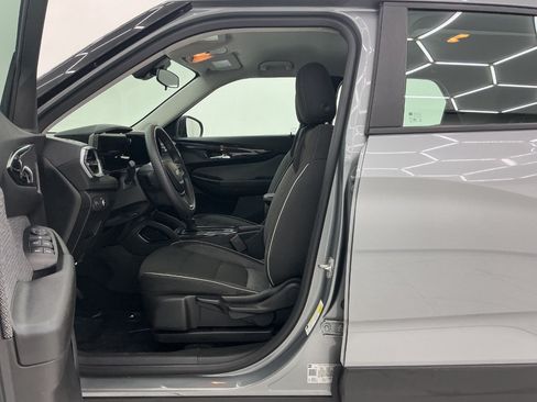 Used 2024 Chevrolet TrailBlazer LS FWD image 14