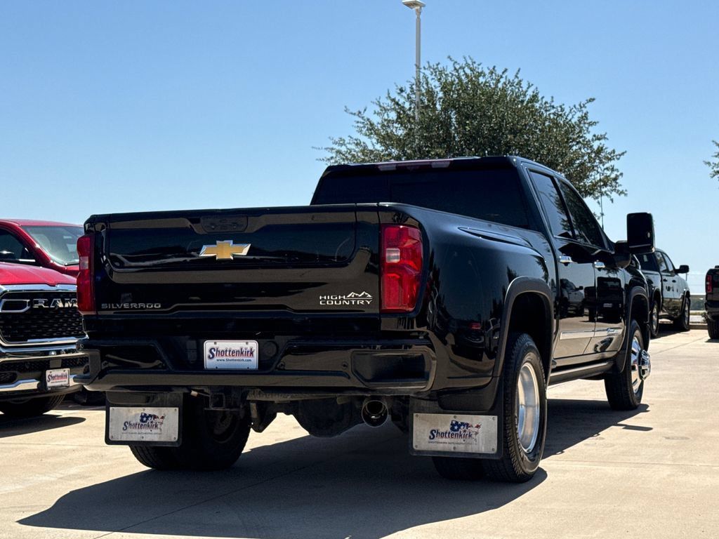 Used 2024 Chevrolet Silverado 3500 High Country w/ High Country Premium Package AWD/4WD image 9