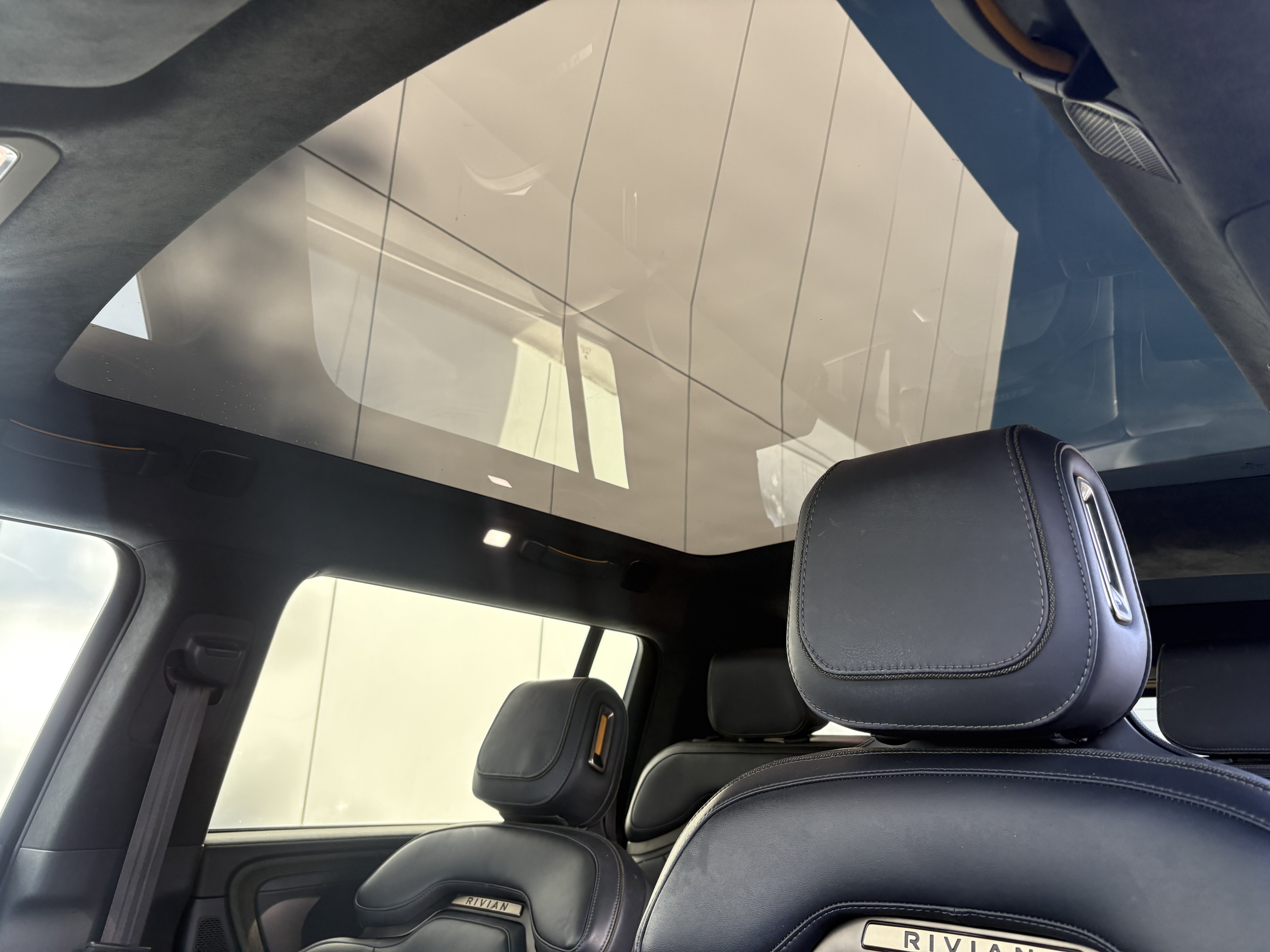 Used 2024 Rivian R1S Adventure Dual AWD/4WD image 13