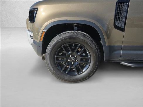 Used 2023 Land Rover Defender 90 S image 26