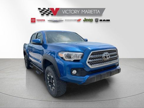 Used 2017 Toyota Tacoma TRD Off-Road w/ Tow Package AWD/4WD image 5