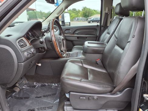 Used 2013 GMC Sierra 2500 Denali w/ Suspension Package, Off-Road image 13