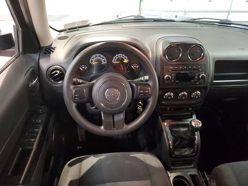 Used 2017 Jeep Patriot Sport w/ Power Value Group AWD/4WD image 15