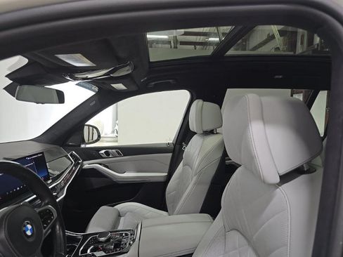 Used 2024 BMW X7 xDrive40i w/ M Sport Package AWD/4WD image 8