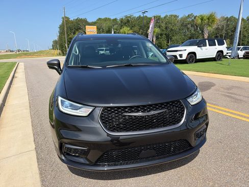 Certified 2023 Chrysler Pacifica Touring-L w/ Road Tripper Package AWD/4WD image 14