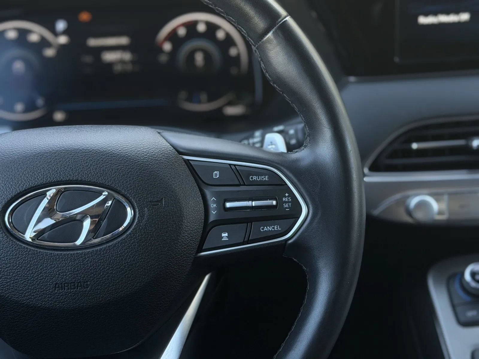 Used 2022 Hyundai Palisade Limited w/ Winter Package FWD image 23
