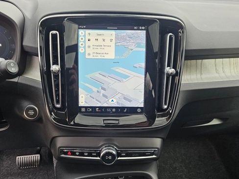 Certified 2025 Volvo XC40 B5 Ultra w/ Climate Package image 24