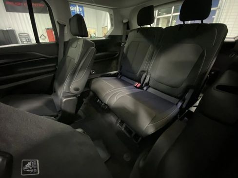 Used 2023 Jeep Grand Cherokee L Laredo image 17