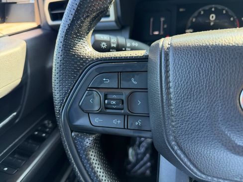 Used 2025 Toyota Tacoma SR5 AWD/4WD image 22